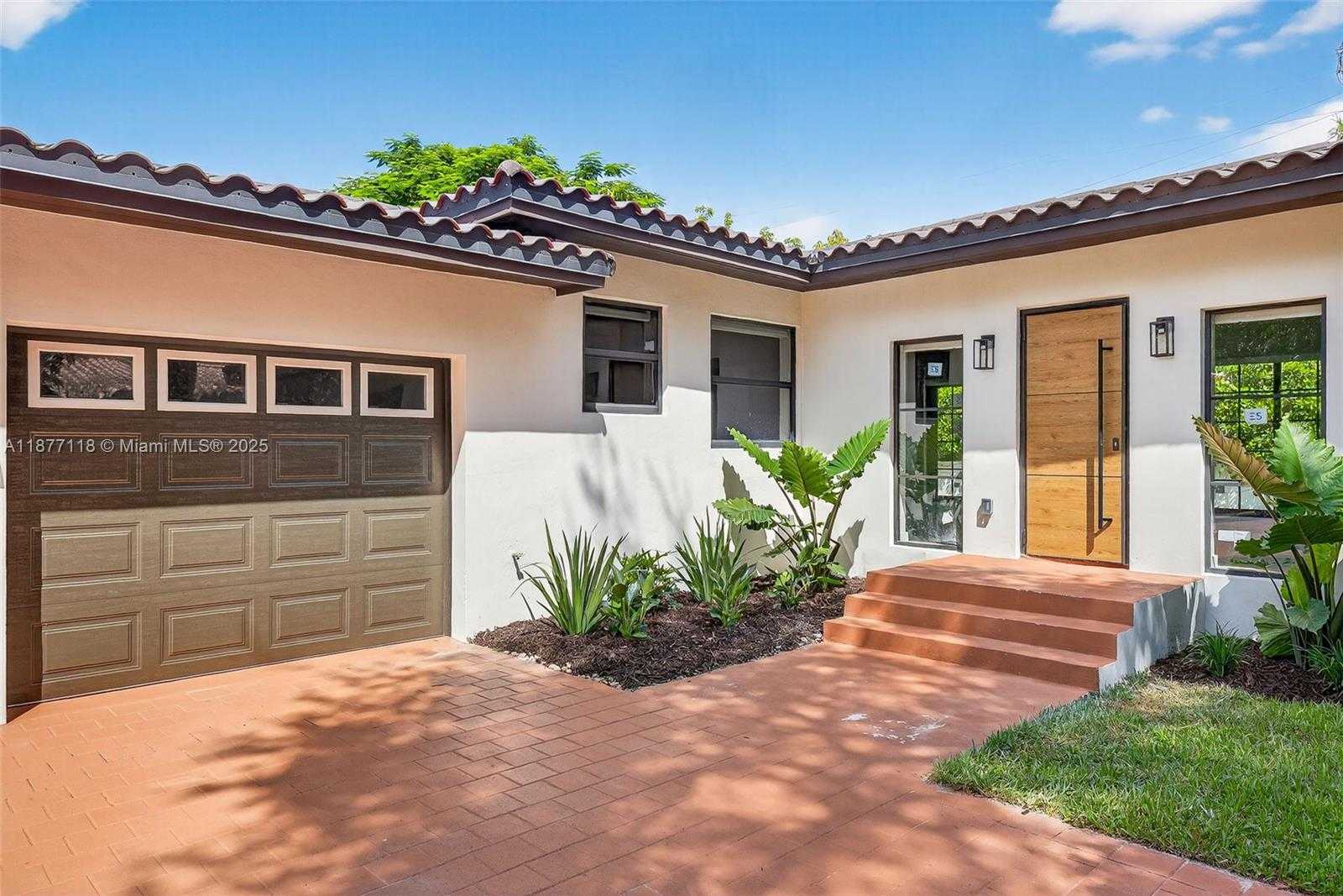 Small Image of 635 BIRD RD, Coral Gables Number 3