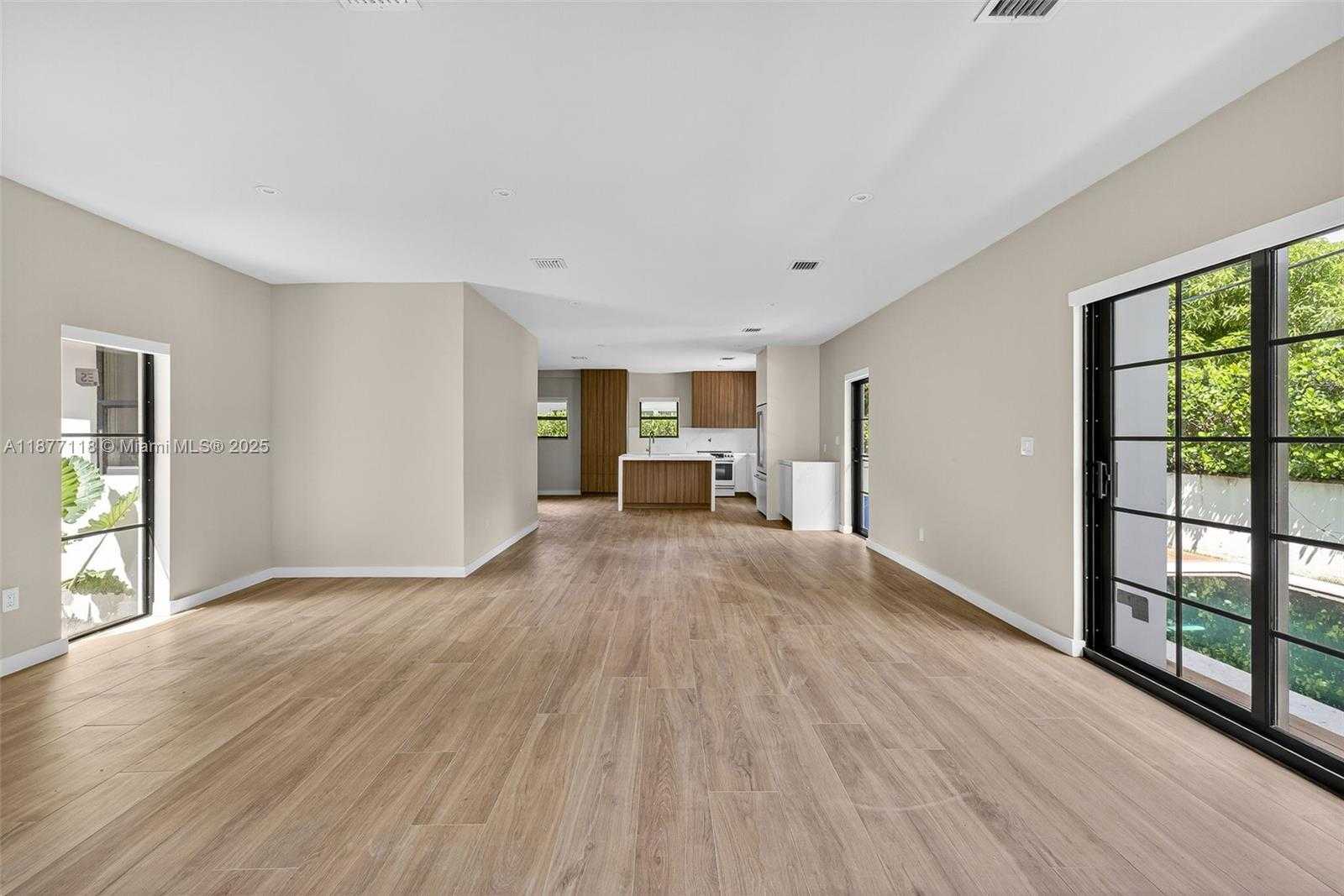 Small Image of 635 BIRD RD, Coral Gables Number 4