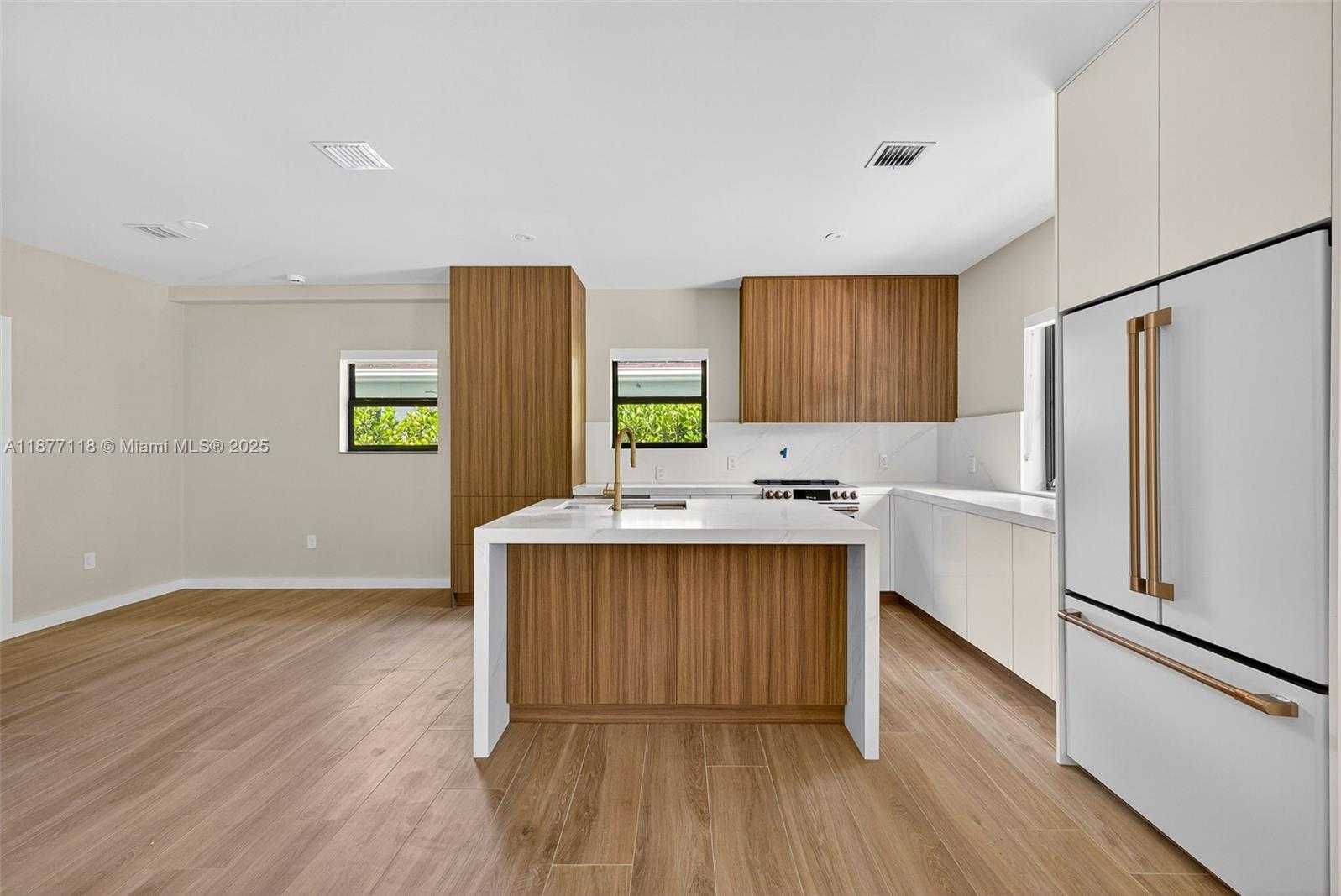 Small Image of 635 BIRD RD, Coral Gables Number 5