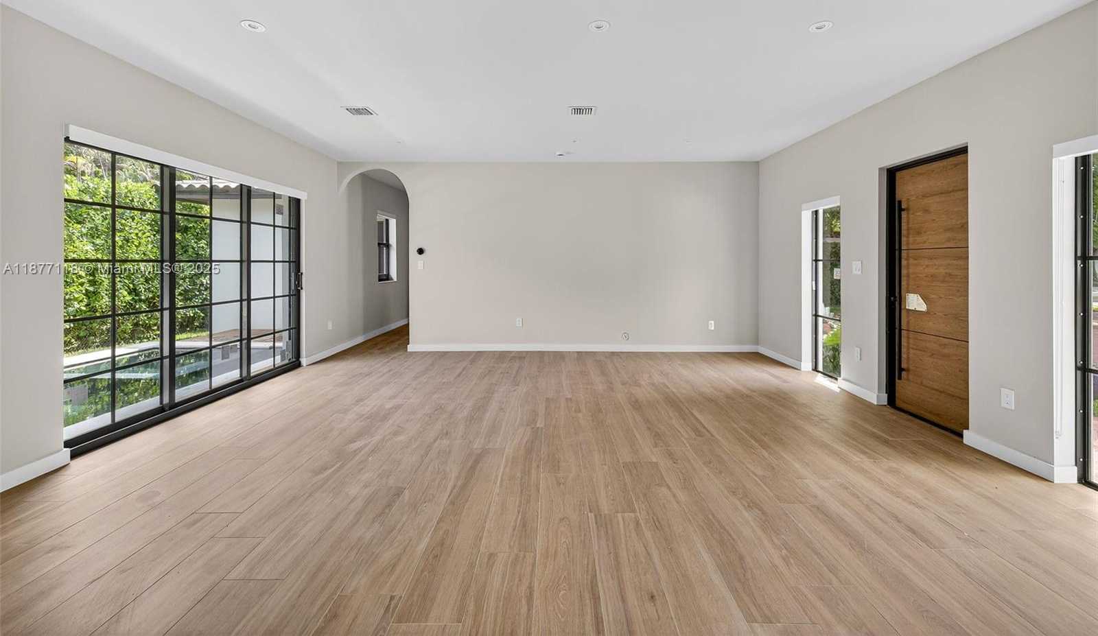 Small Image of 635 BIRD RD, Coral Gables Number 7