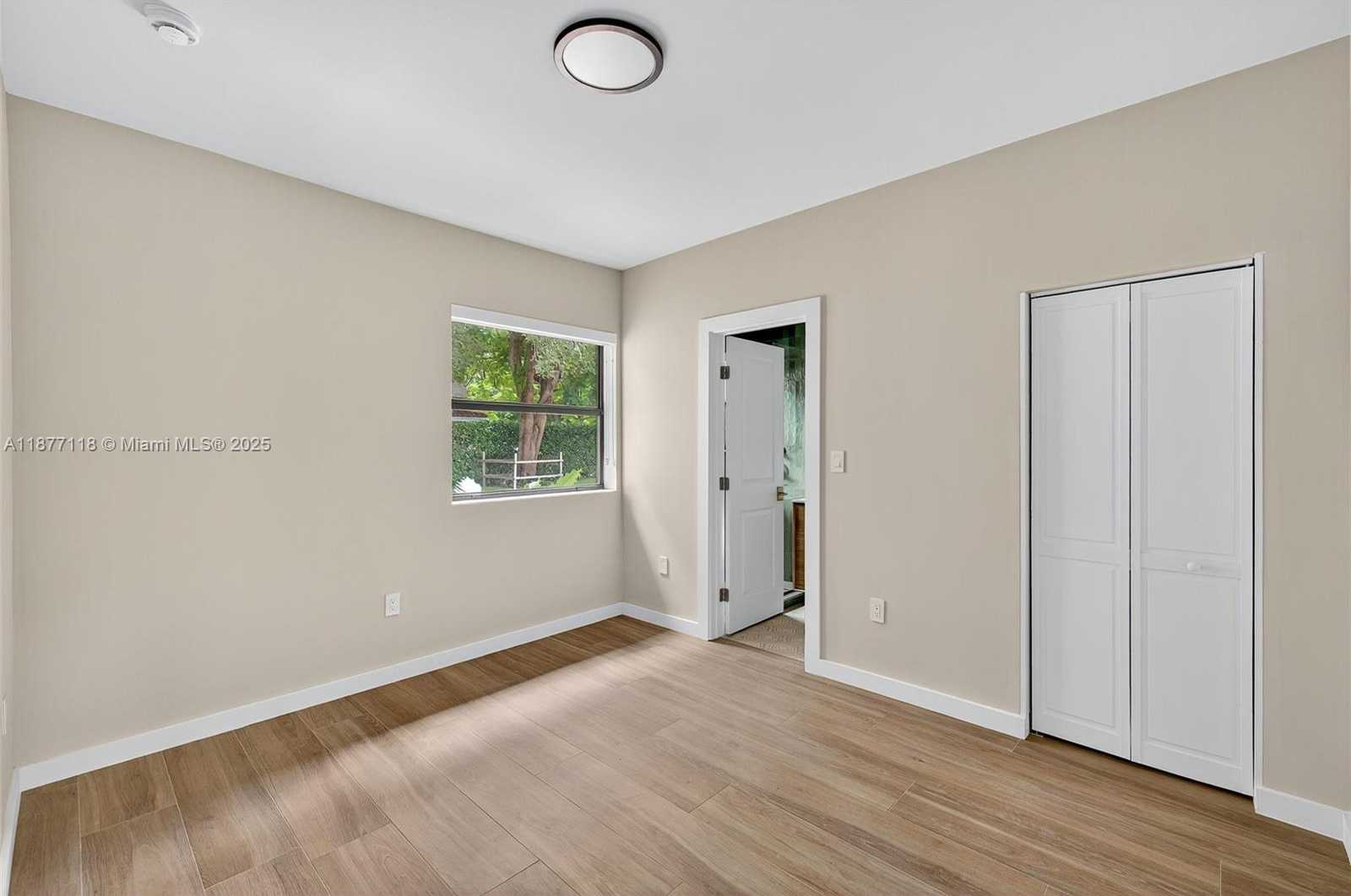 Small Image of 635 BIRD RD, Coral Gables Number 8