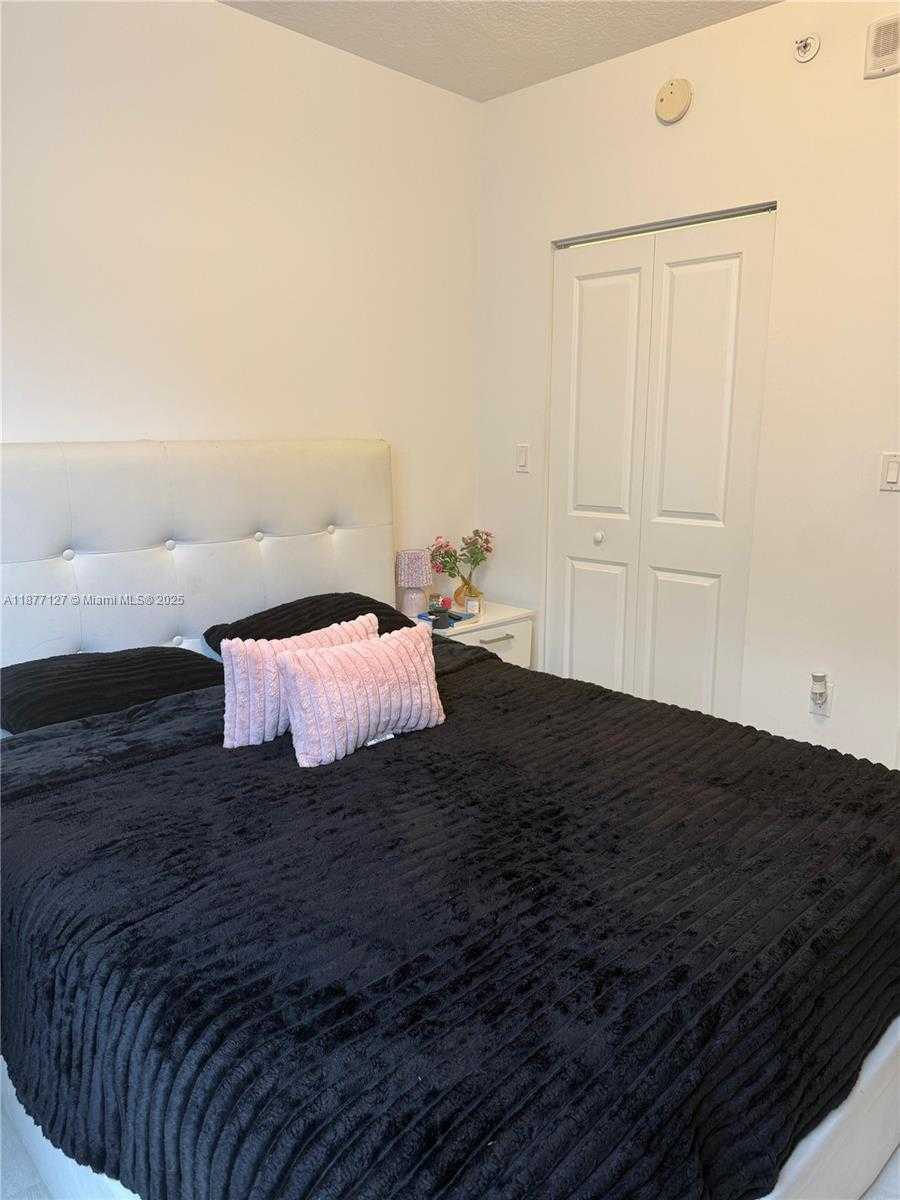 Small Image of 601 NE 23RD ST #803, Miami Number 2
