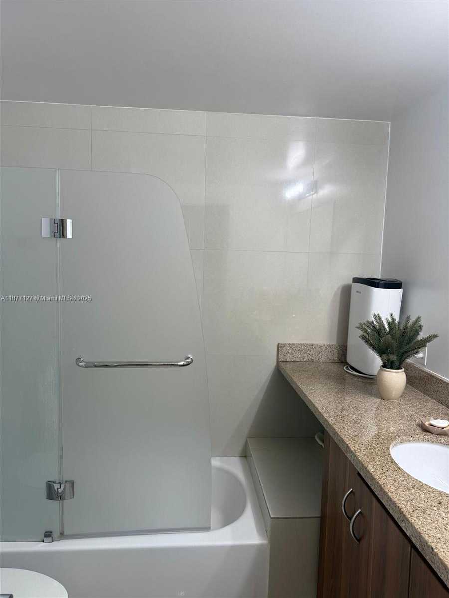 Small Image of 601 NE 23RD ST #803, Miami Number 8