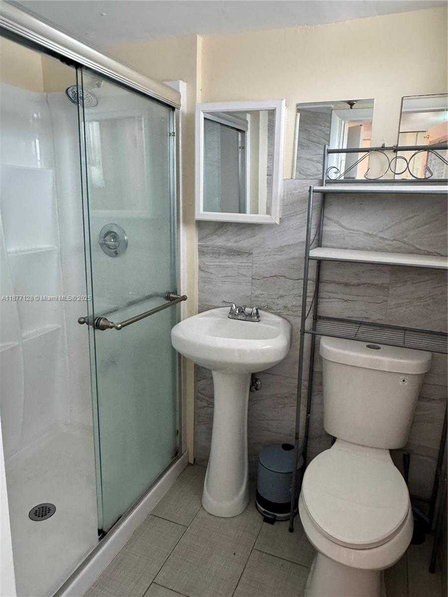 Small Image of 6494 COLLINS AVE #25, Miami Beach Number 4