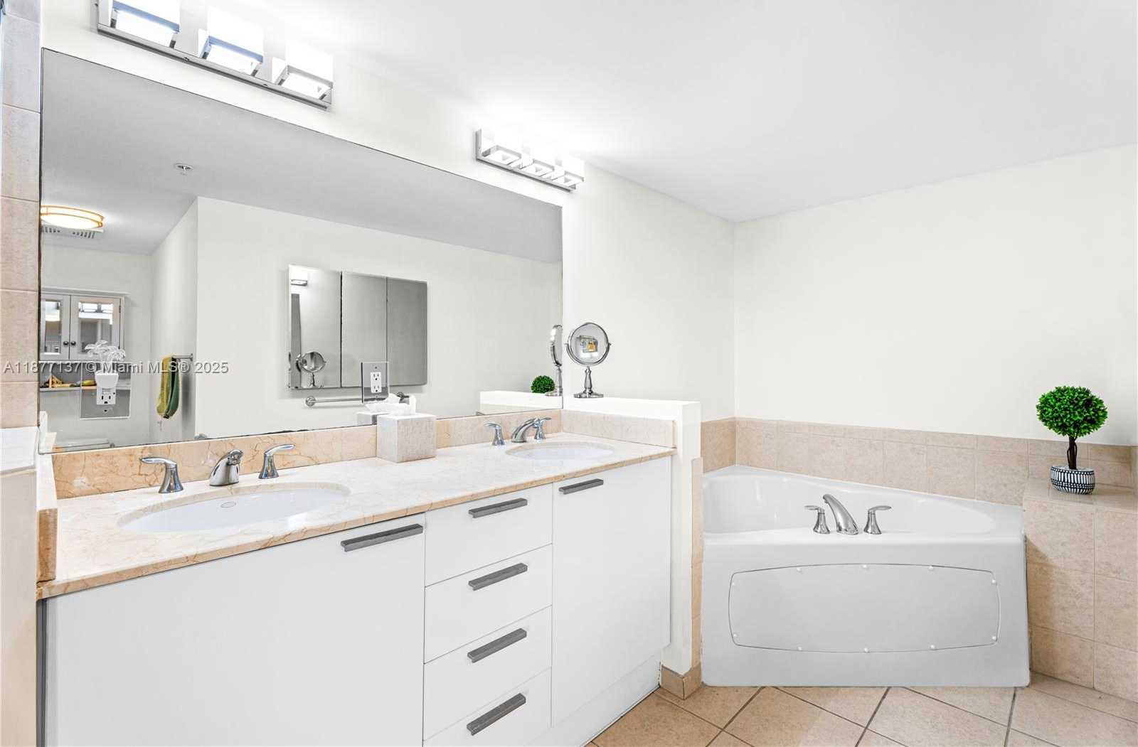 Small Image of 16699 COLLINS AVE #3701, Sunny Isles Beach Number 11