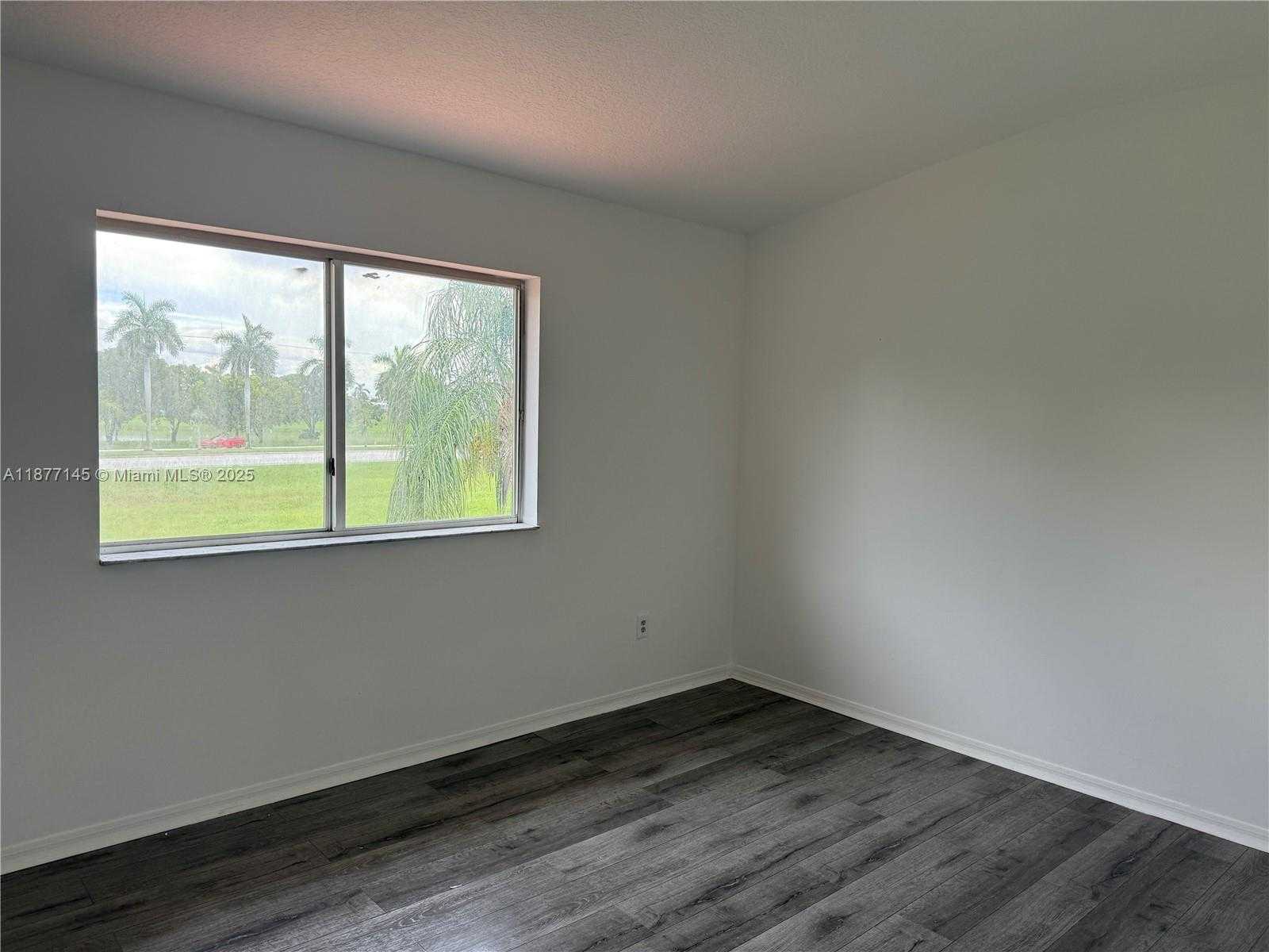 Small Image of 27944 SOUTH WEST 136TH PL #27944, Homestead Number 6