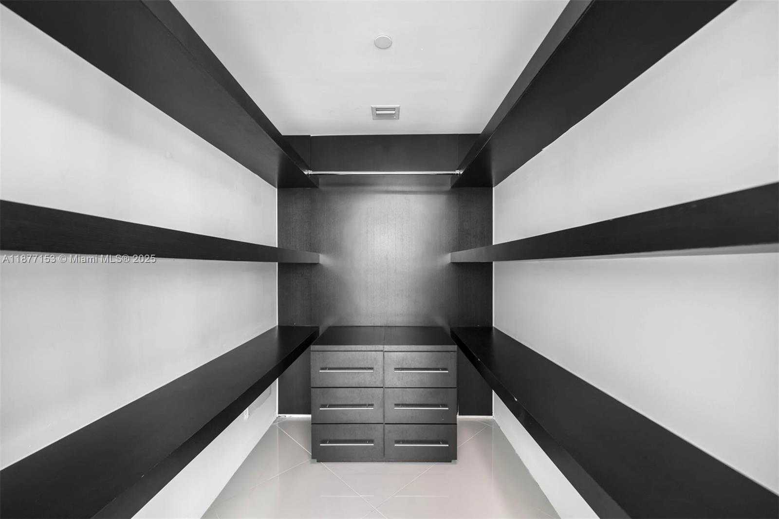 Small Image of 888 BISCAYNE BLVD #3710, Miami Number 18