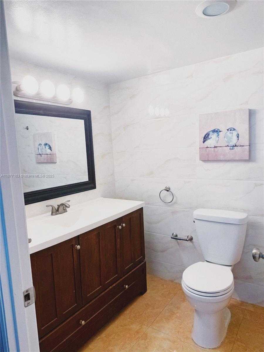 Small Image of 18031 BISCAYNE BLVD #1601, Aventura Number 4