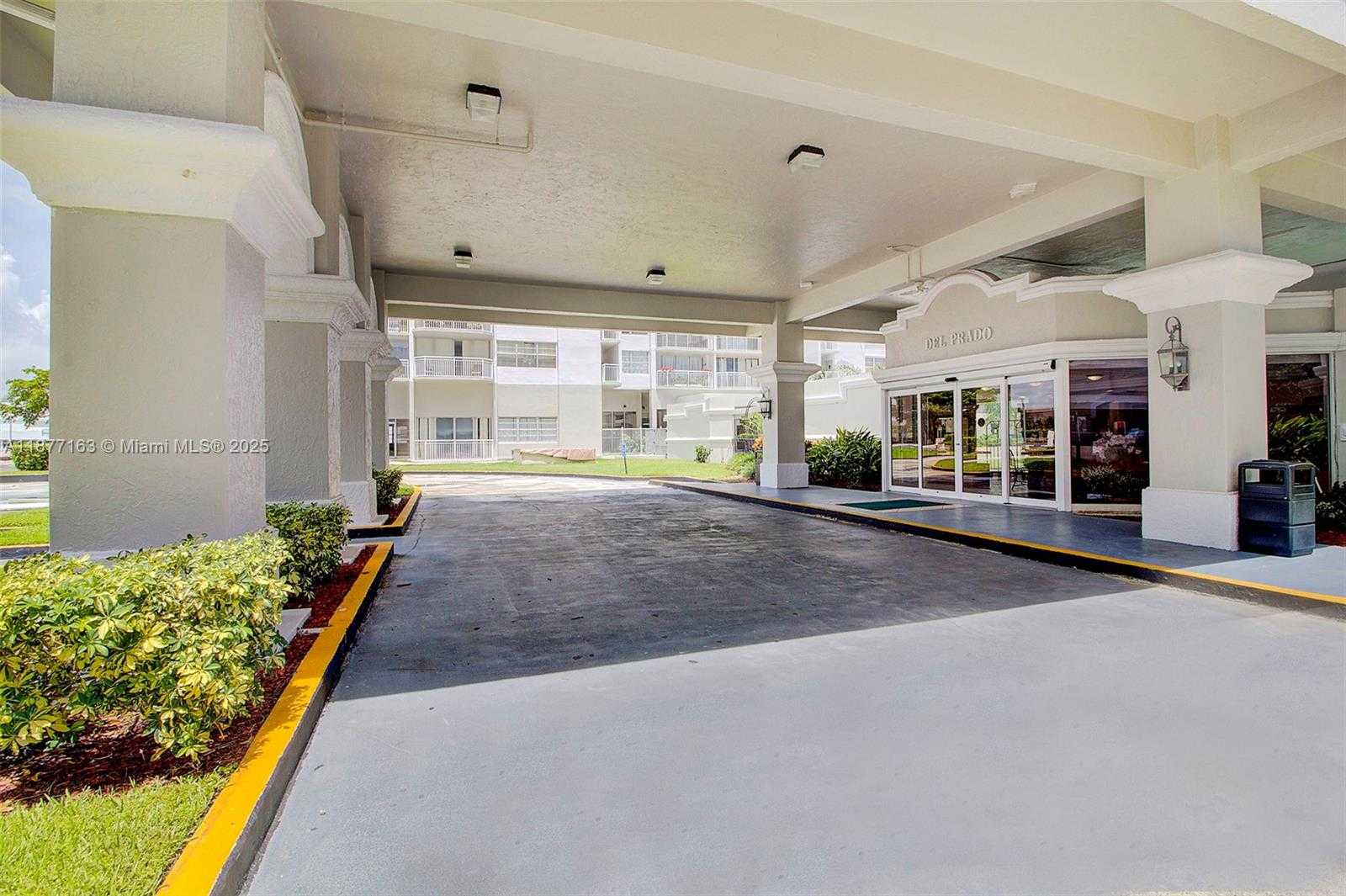 Small Image of 18031 BISCAYNE BLVD #1601, Aventura Number 9