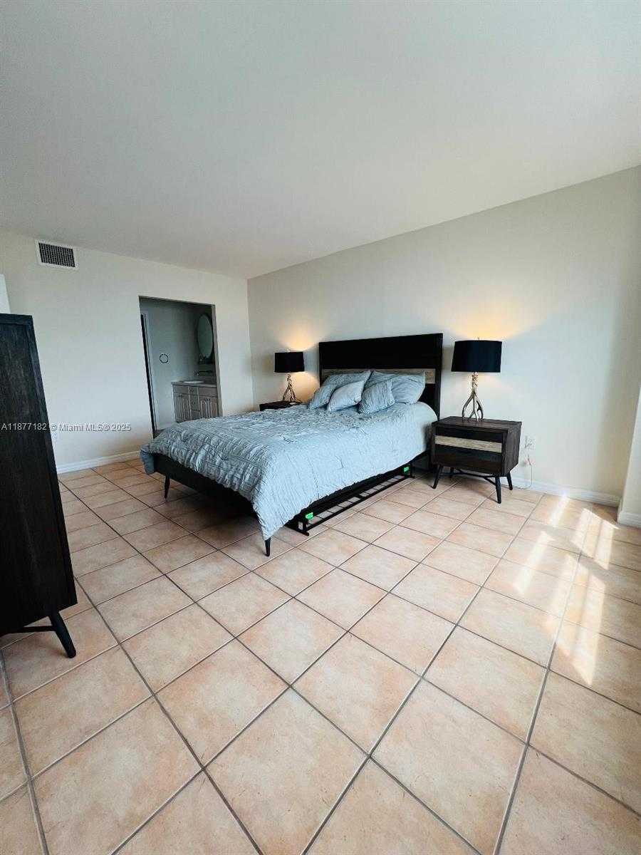 Small Image of 2333 BRICKELL AVE #1509, Miami Number 21