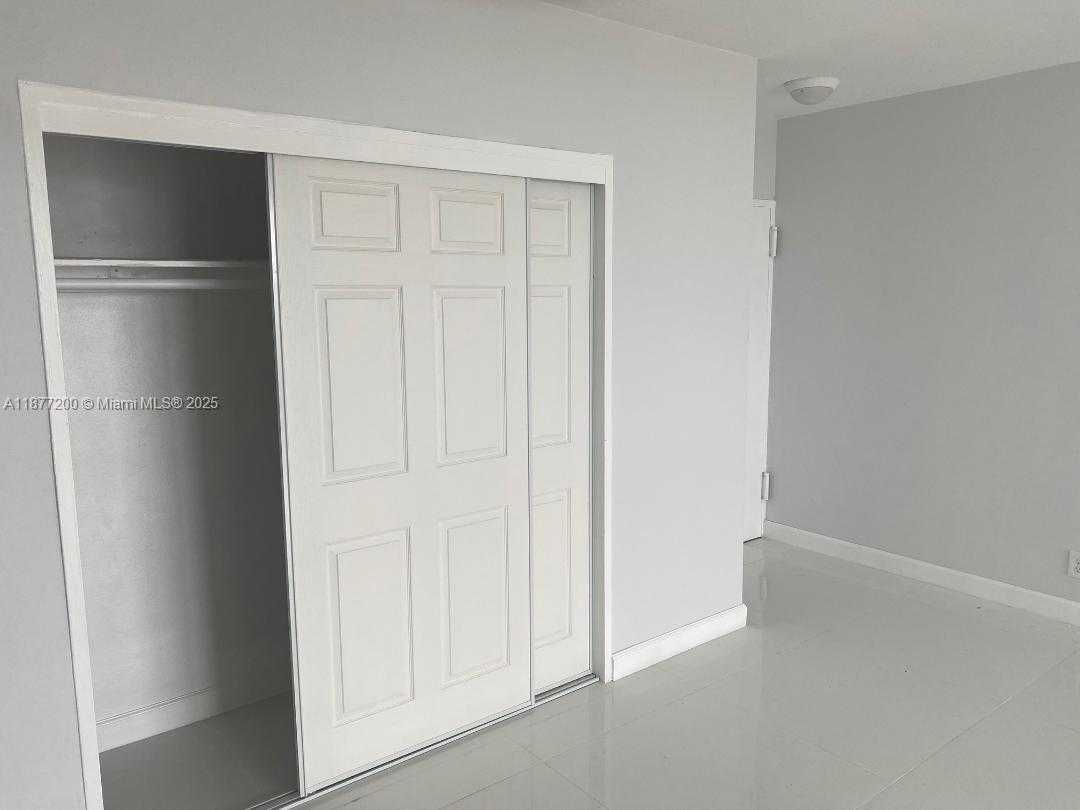 Small Image of 3001 SOUTH OCEAN DR #833, Hollywood Number 12