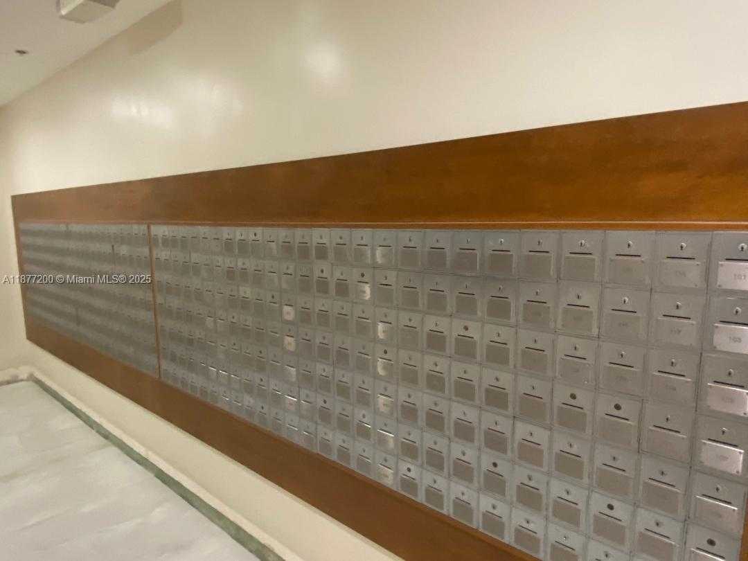 Small Image of 3001 SOUTH OCEAN DR #833, Hollywood Number 24