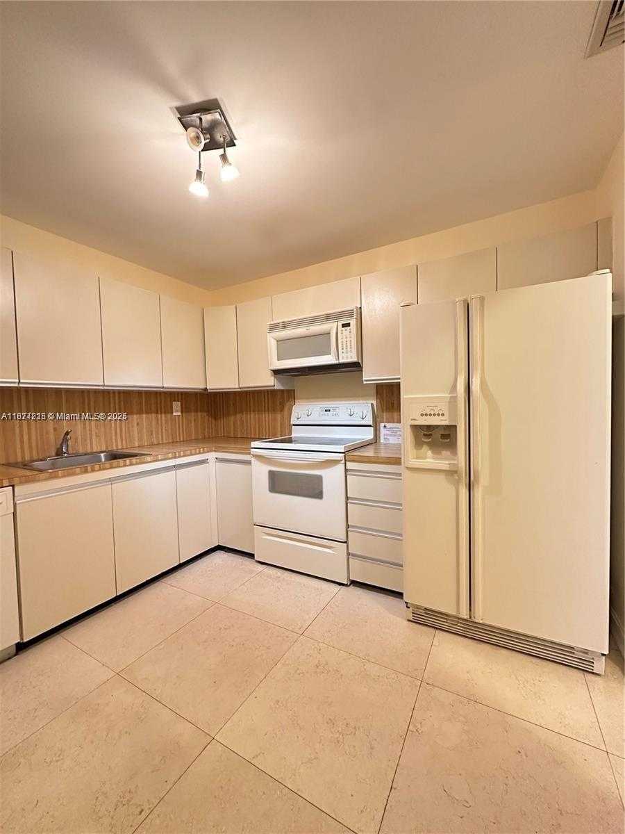 Small Image of 18151 NORTH EAST 31ST CT #PH108, Aventura Number 15