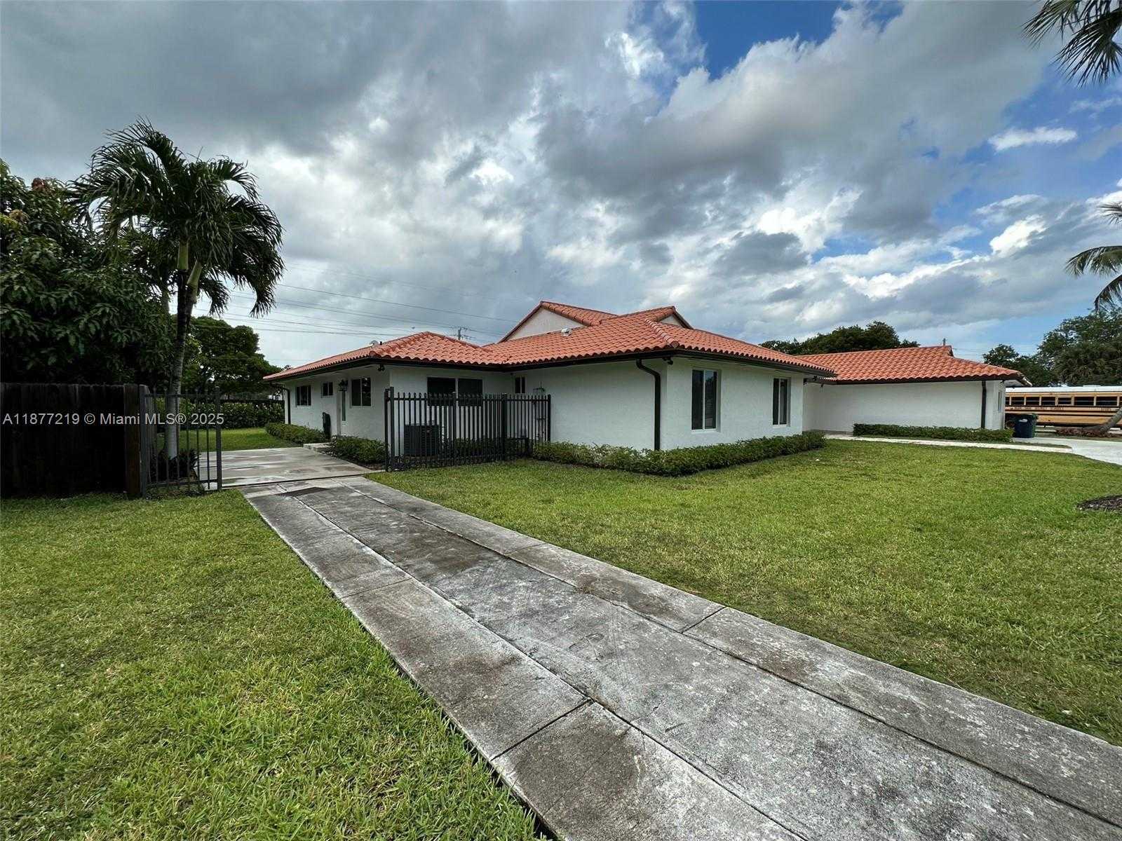 Small Image of 9203 SOUTH WEST 136TH TER, Miami Number 22