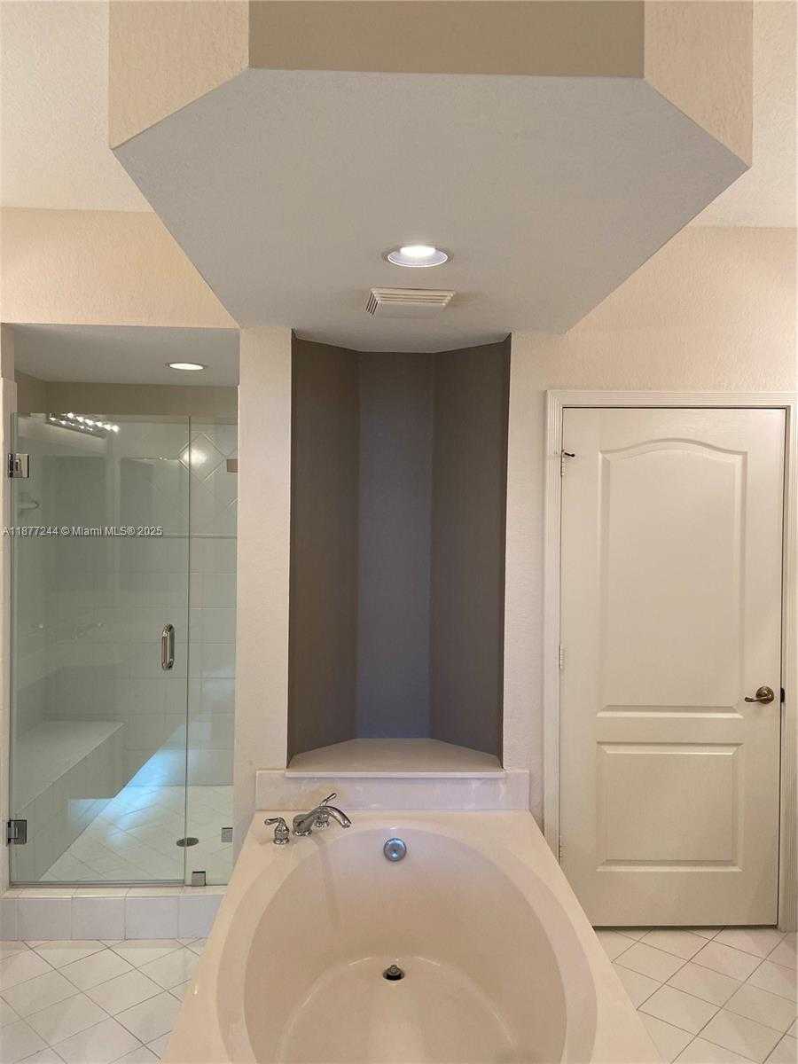 Small Image of 10700 NORTH WEST 66TH ST #305, Doral Number 12