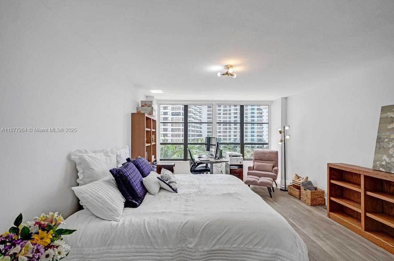 Small Image of 600 THREE ISLANDS BLVD #615, Hallandale Beach Number 22