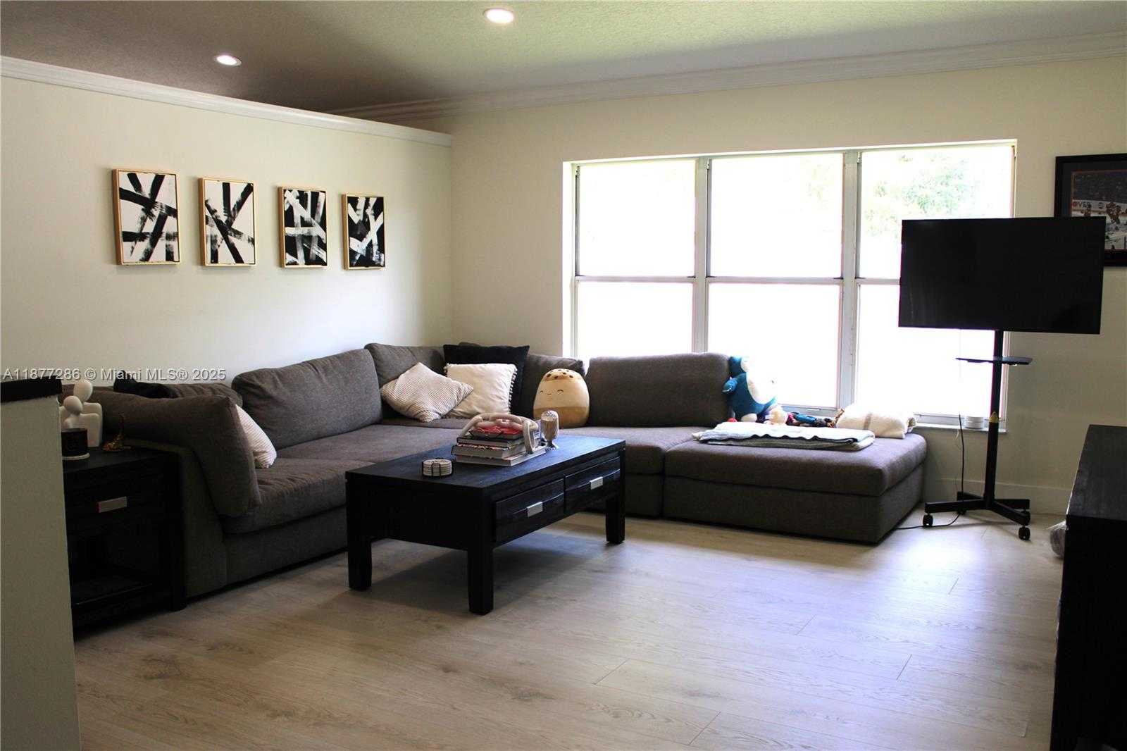 Small Image of 9588 NORTH WEST 9TH CT, Plantation Number 3