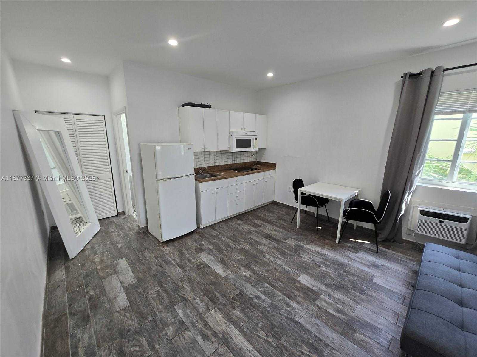 Small Image of 1345 PENNSYLVANIA AVE #2C, Miami Beach Number 2