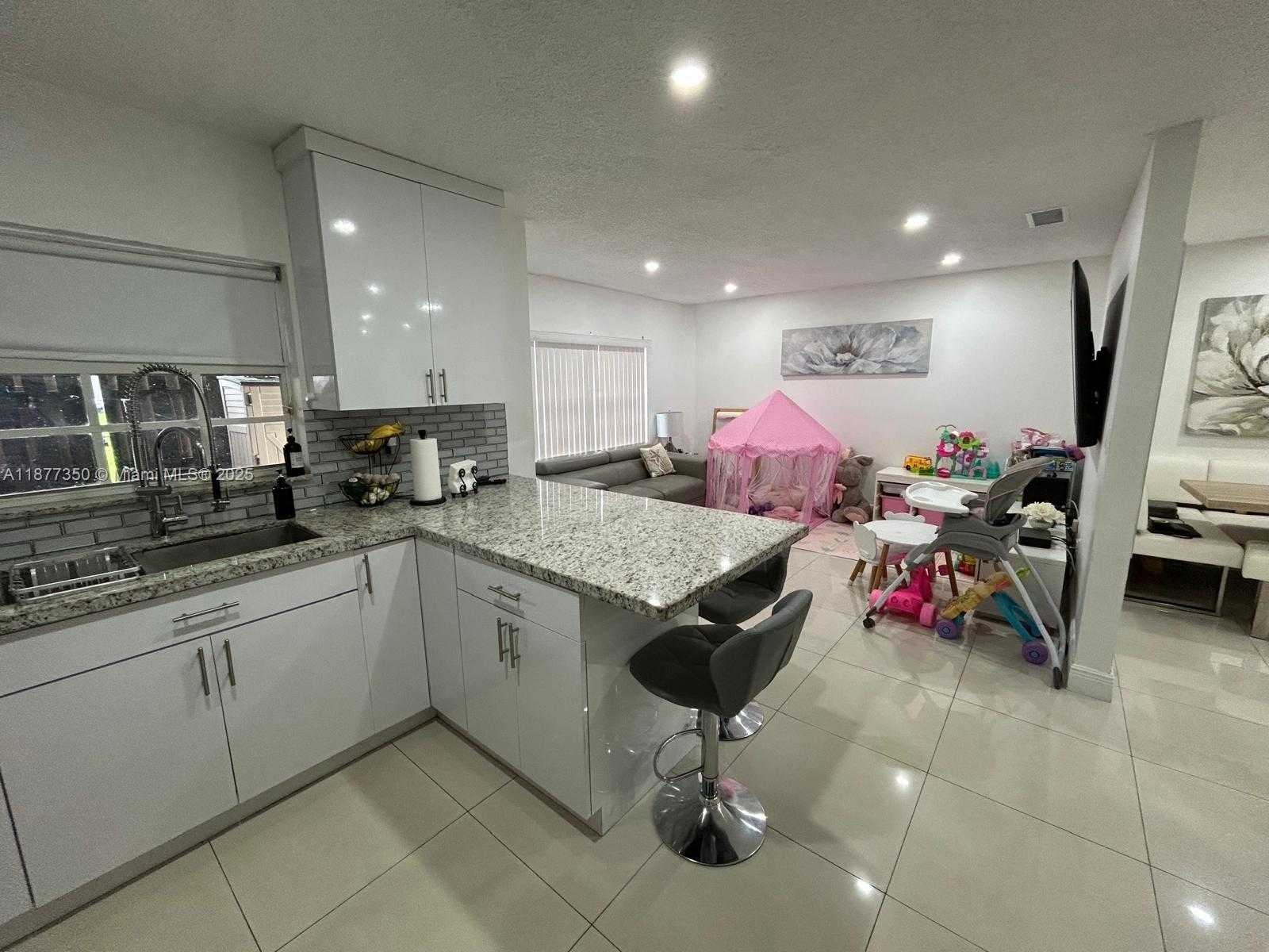 Small Image of 15852 SOUTH WEST 68TH TER #15852, Miami Number 10