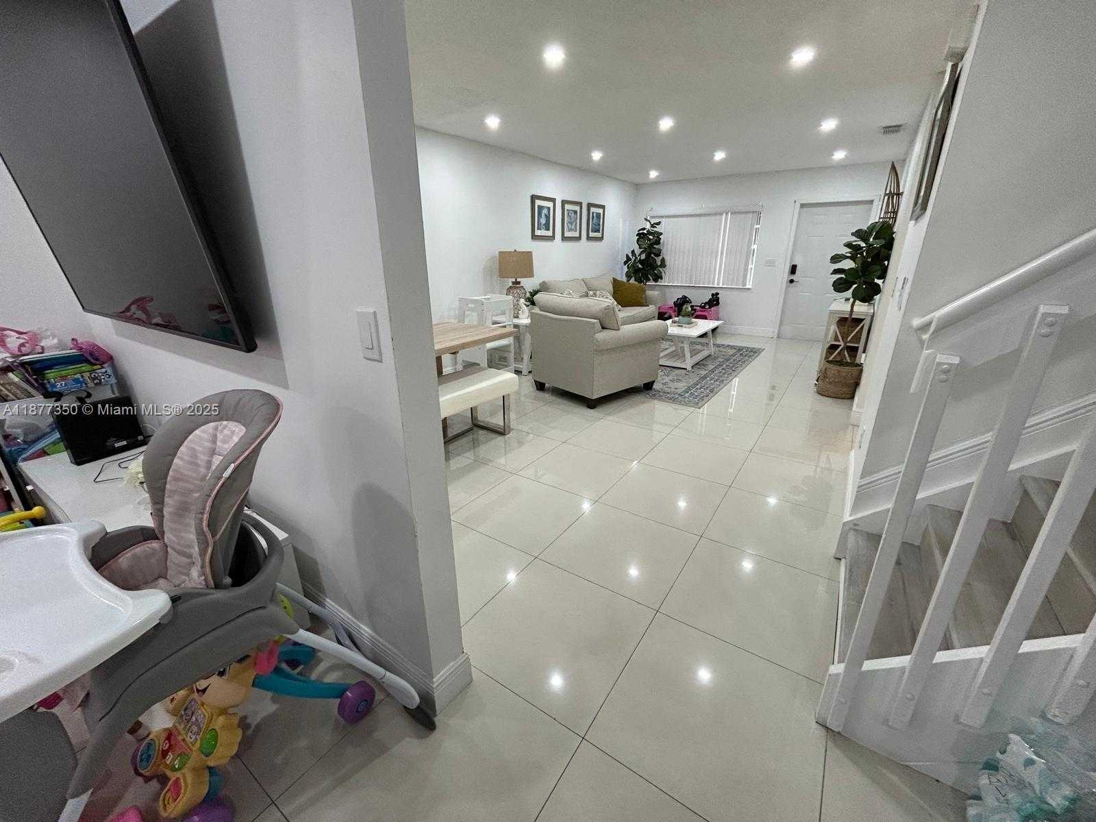 Small Image of 15852 SOUTH WEST 68TH TER #15852, Miami Number 12