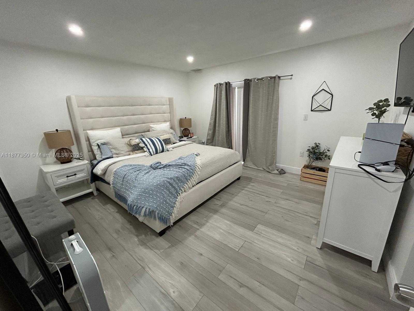 Small Image of 15852 SOUTH WEST 68TH TER #15852, Miami Number 14