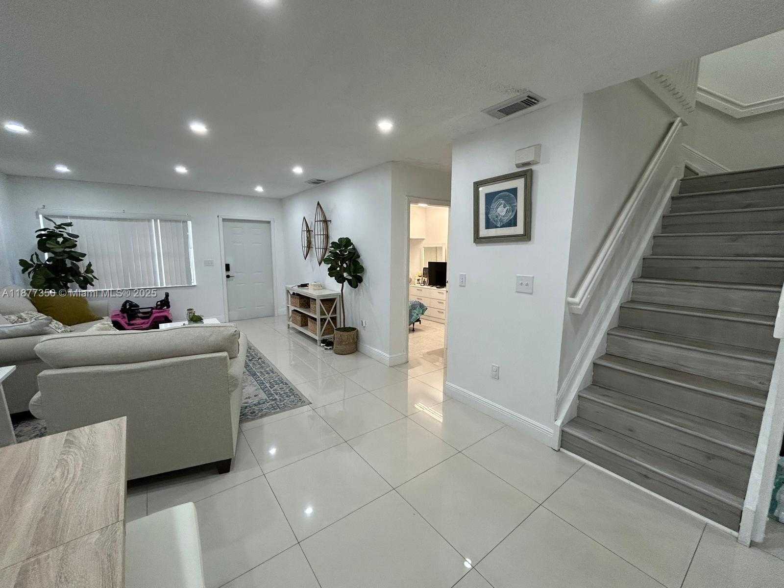 Small Image of 15852 SOUTH WEST 68TH TER #15852, Miami Number 4