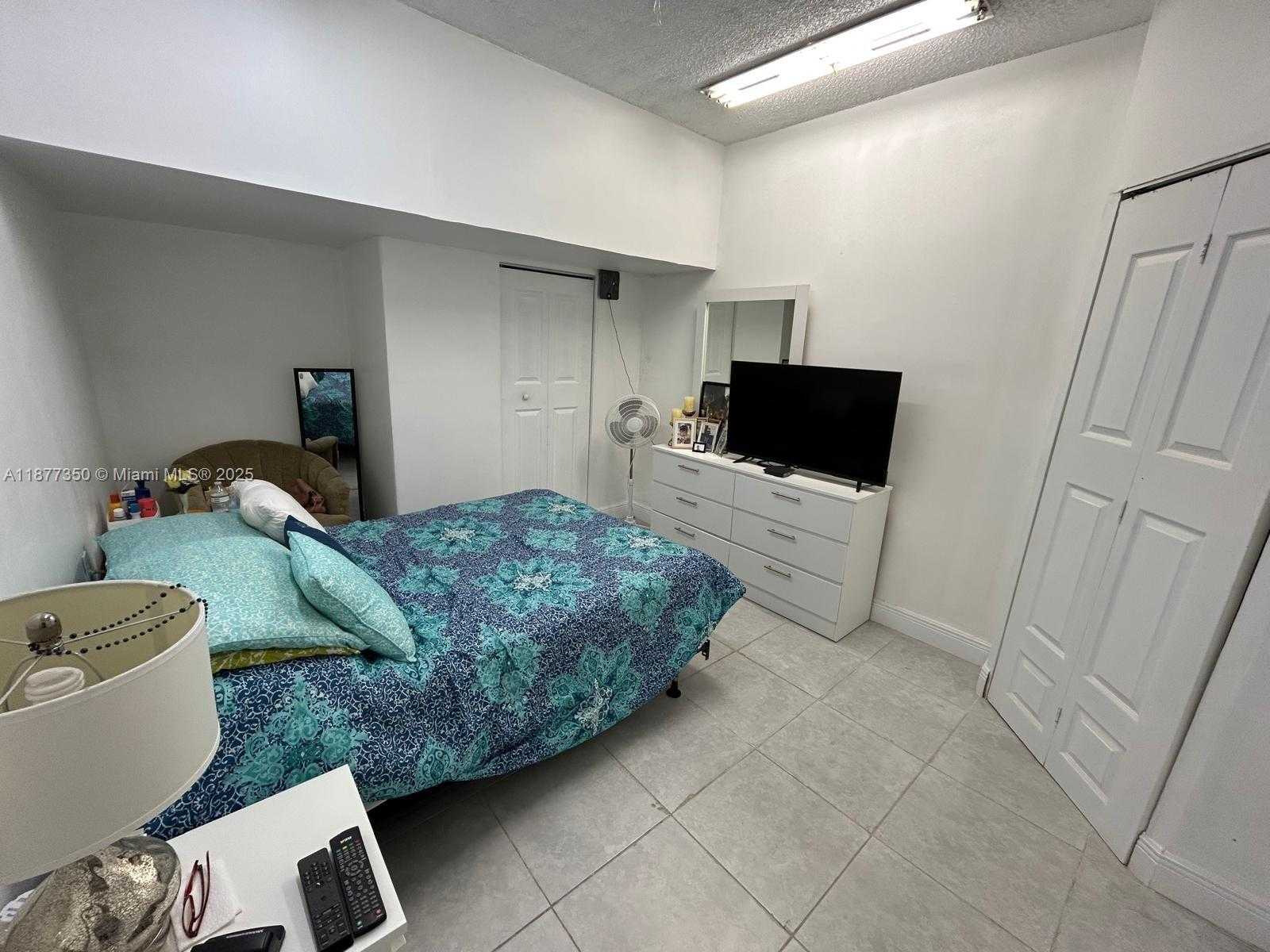 Small Image of 15852 SOUTH WEST 68TH TER #15852, Miami Number 7