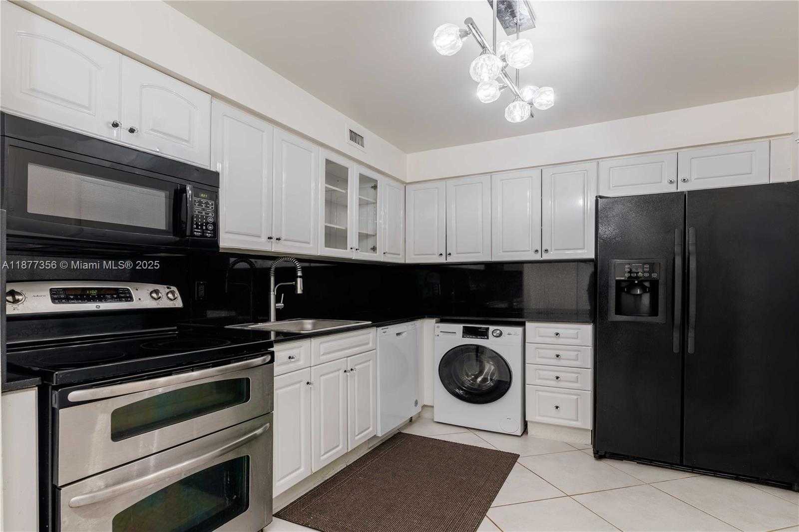 Small Image of 6770 INDIAN CREEK DR #14E, Miami Beach Number 2