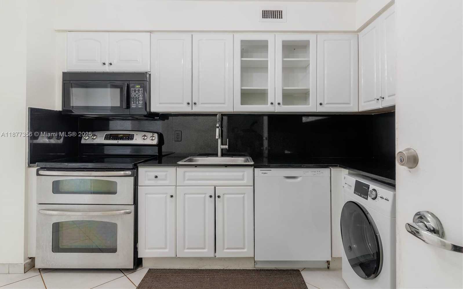 Small Image of 6770 INDIAN CREEK DR #14E, Miami Beach Number 3