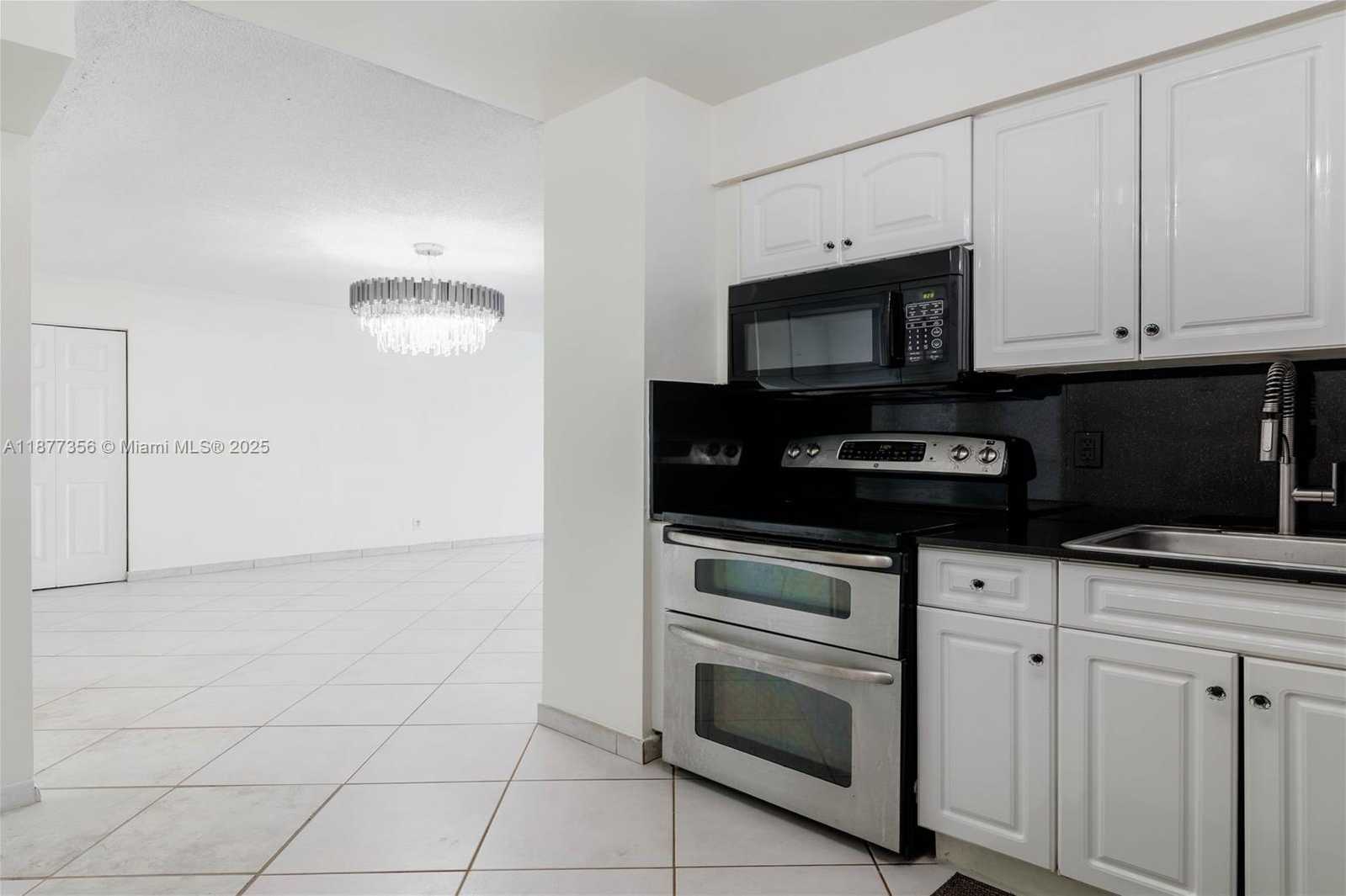 Small Image of 6770 INDIAN CREEK DR #14E, Miami Beach Number 5