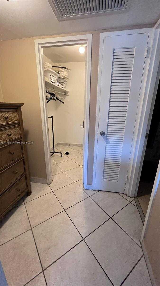 Small Image of 5161 COLLINS AVE #1701, Miami Beach Number 7