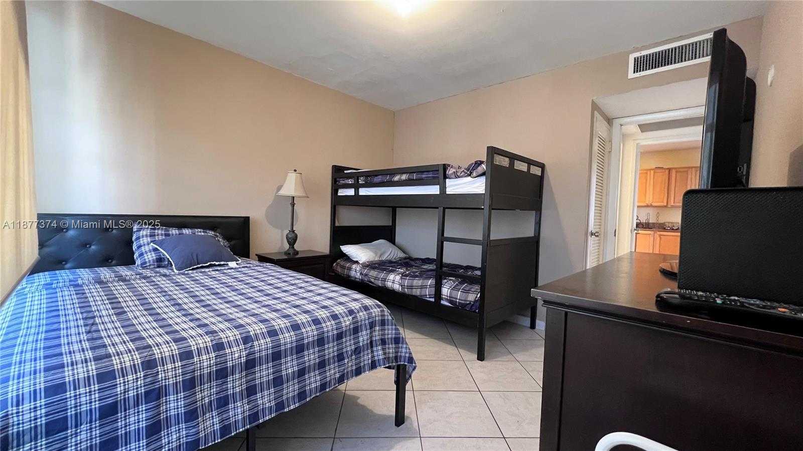 Small Image of 5161 COLLINS AVE #1701, Miami Beach Number 8