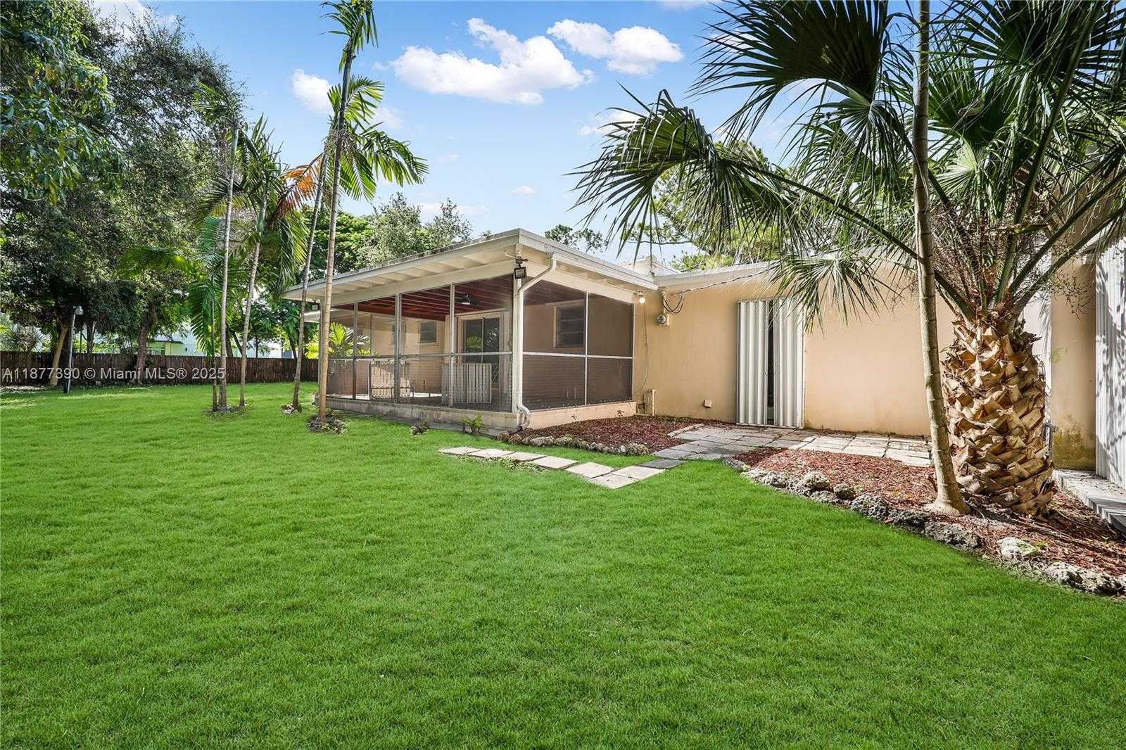 Small Image of 6445 SOUTH WEST 46TH TER, Miami Number 21