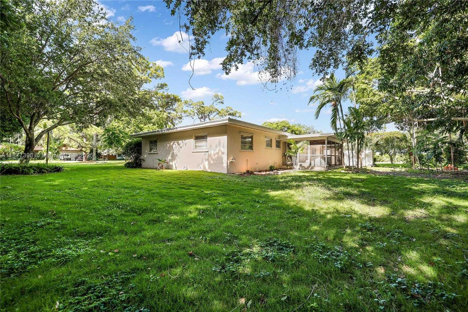 Small Image of 6445 SOUTH WEST 46TH TER, Miami Number 22