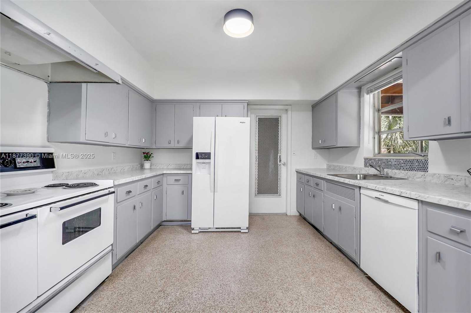 Small Image of 6445 SOUTH WEST 46TH TER, Miami Number 5