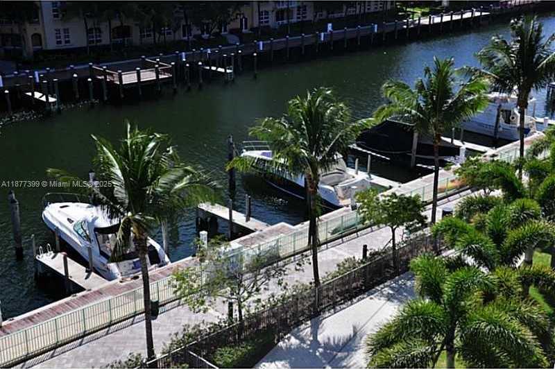 Small Image of Aventura Number 11