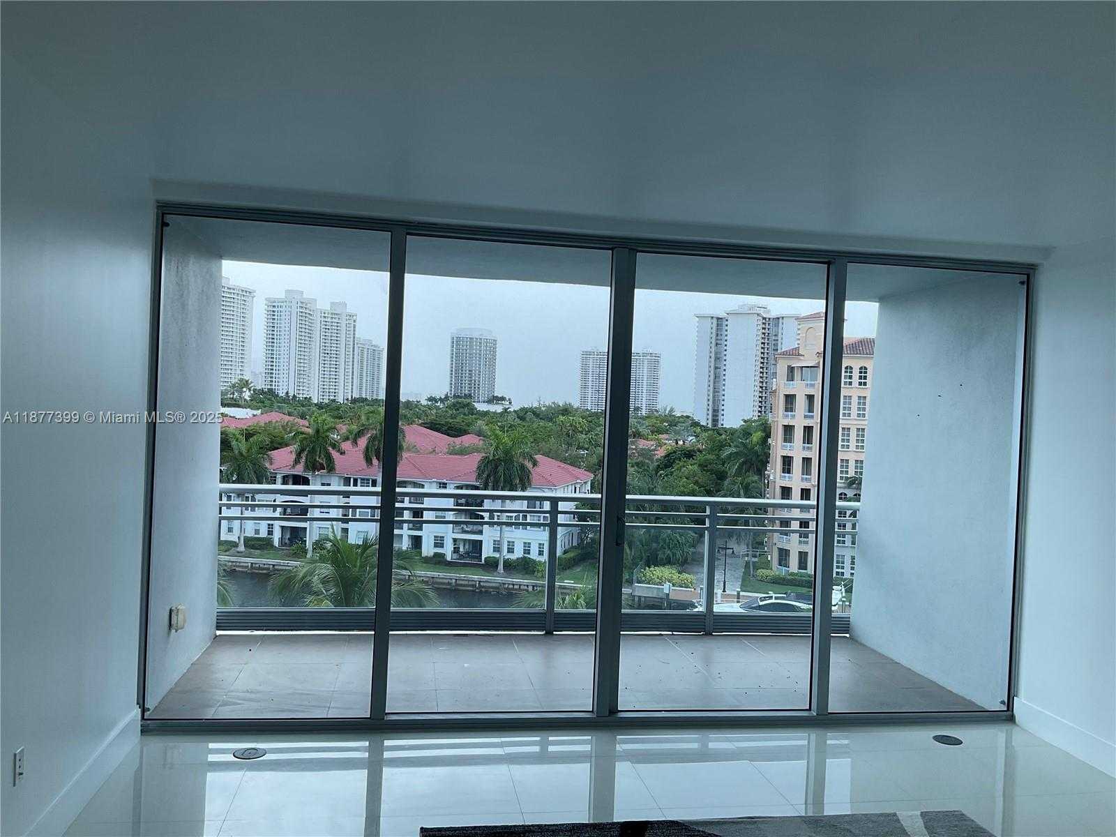 Small Image of Aventura Number 18