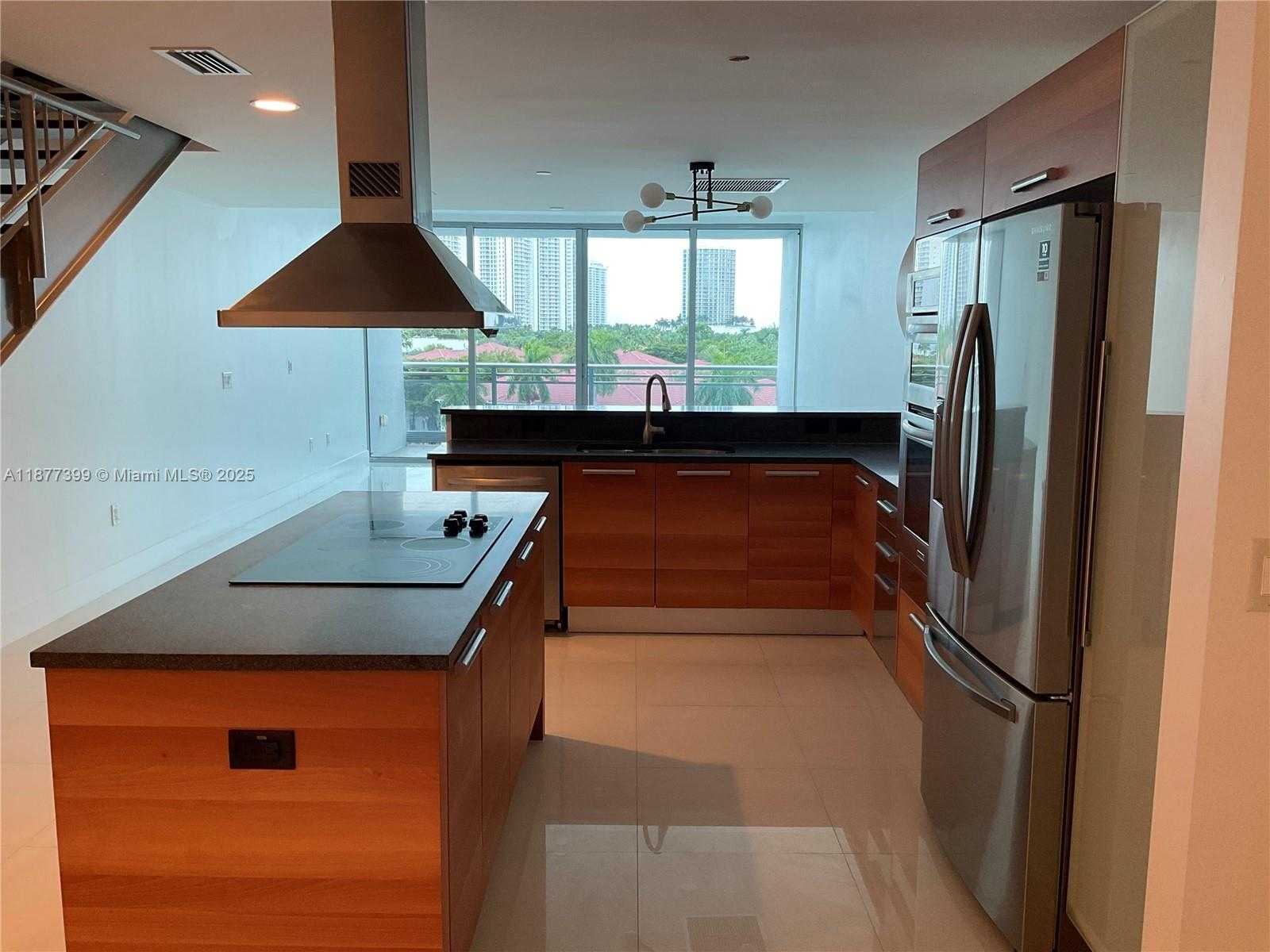 Small Image of Aventura Number 19
