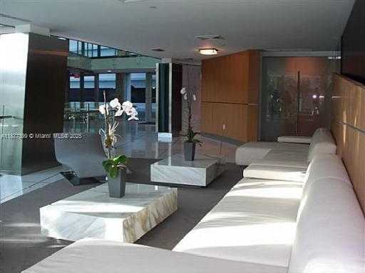 Small Image of Aventura Number 2