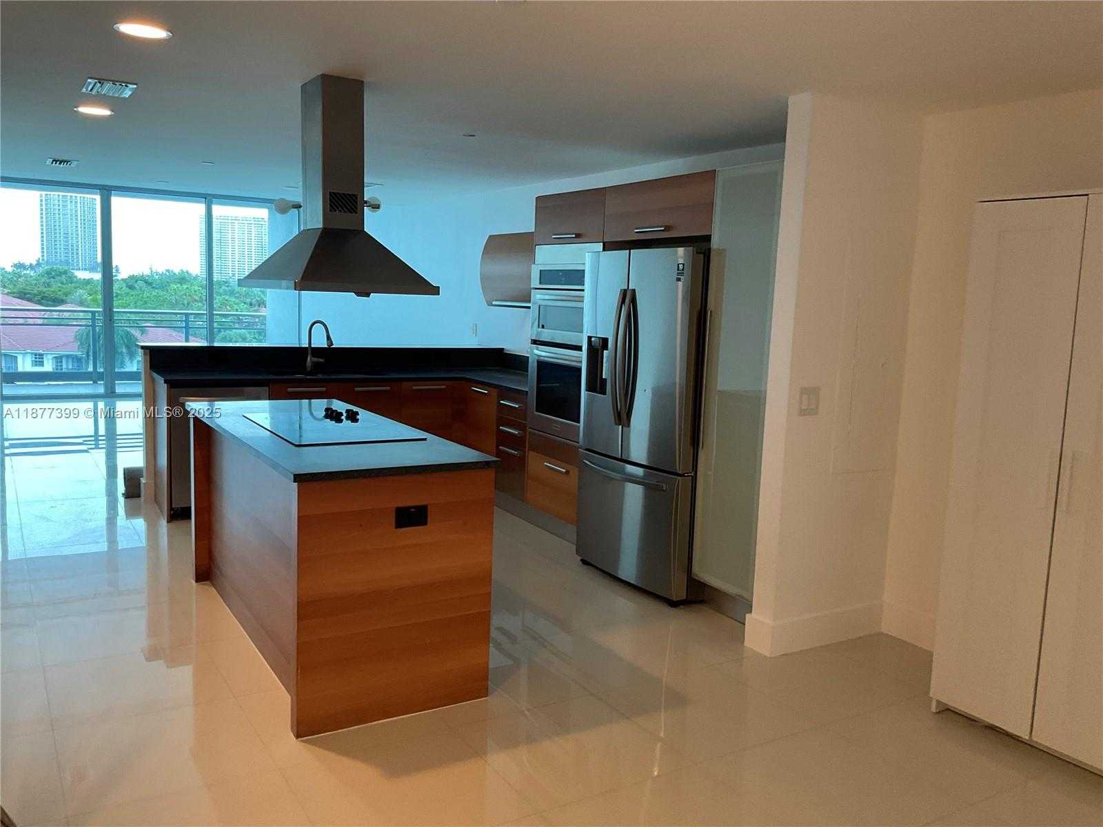 Small Image of Aventura Number 20