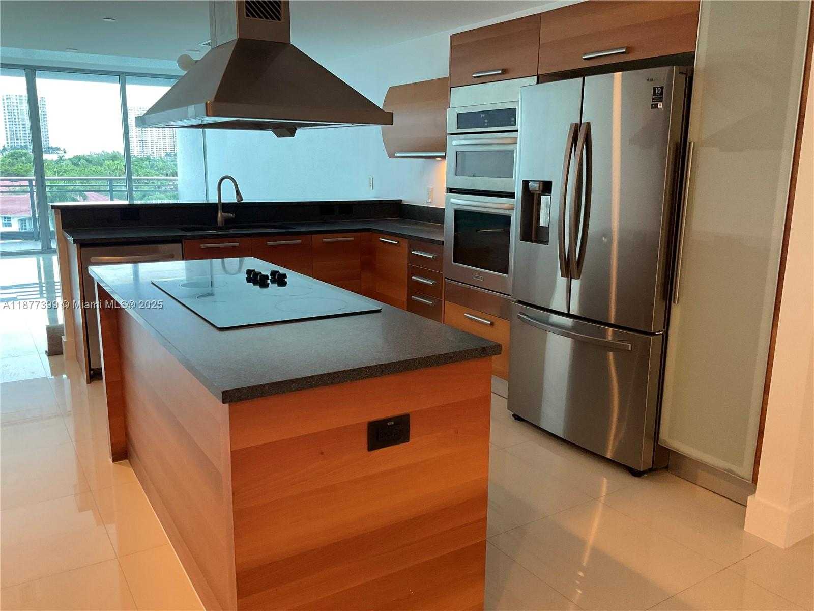 Small Image of Aventura Number 21