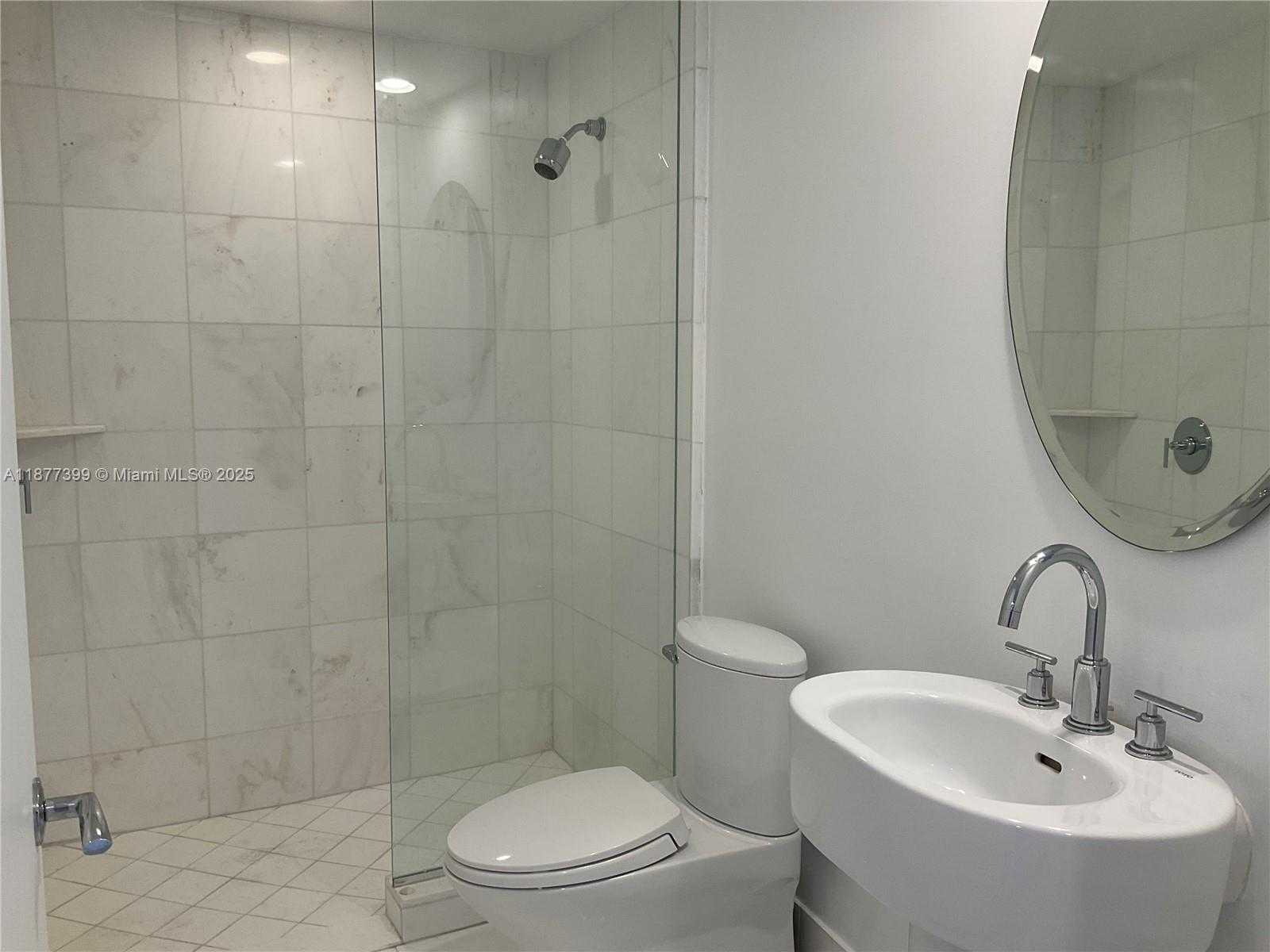 Small Image of Aventura Number 24