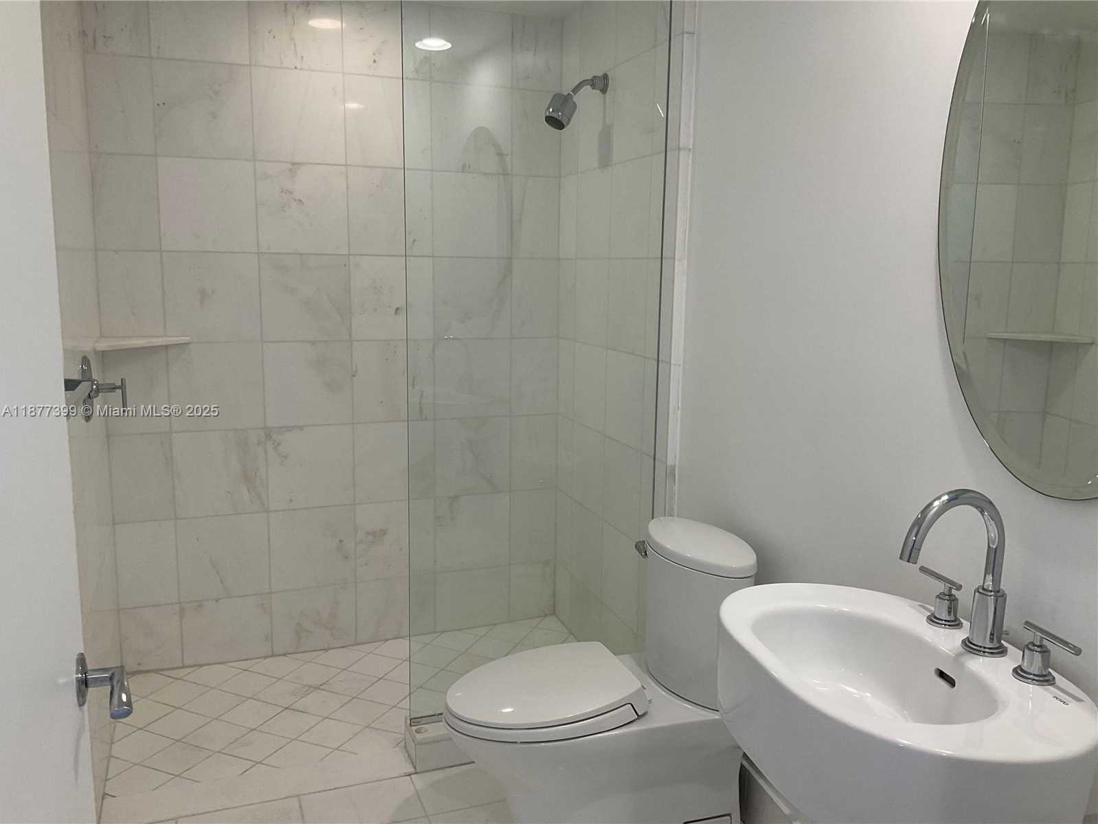 Small Image of Aventura Number 25