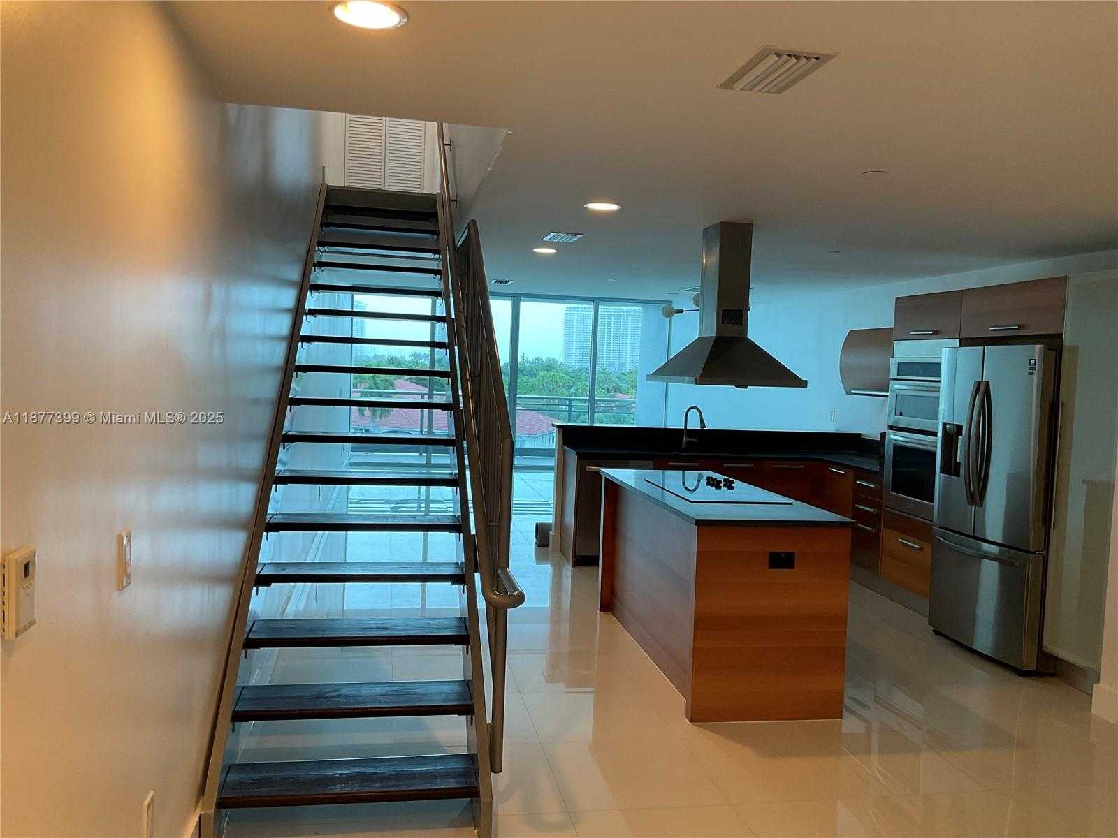 Small Image of Aventura Number 26