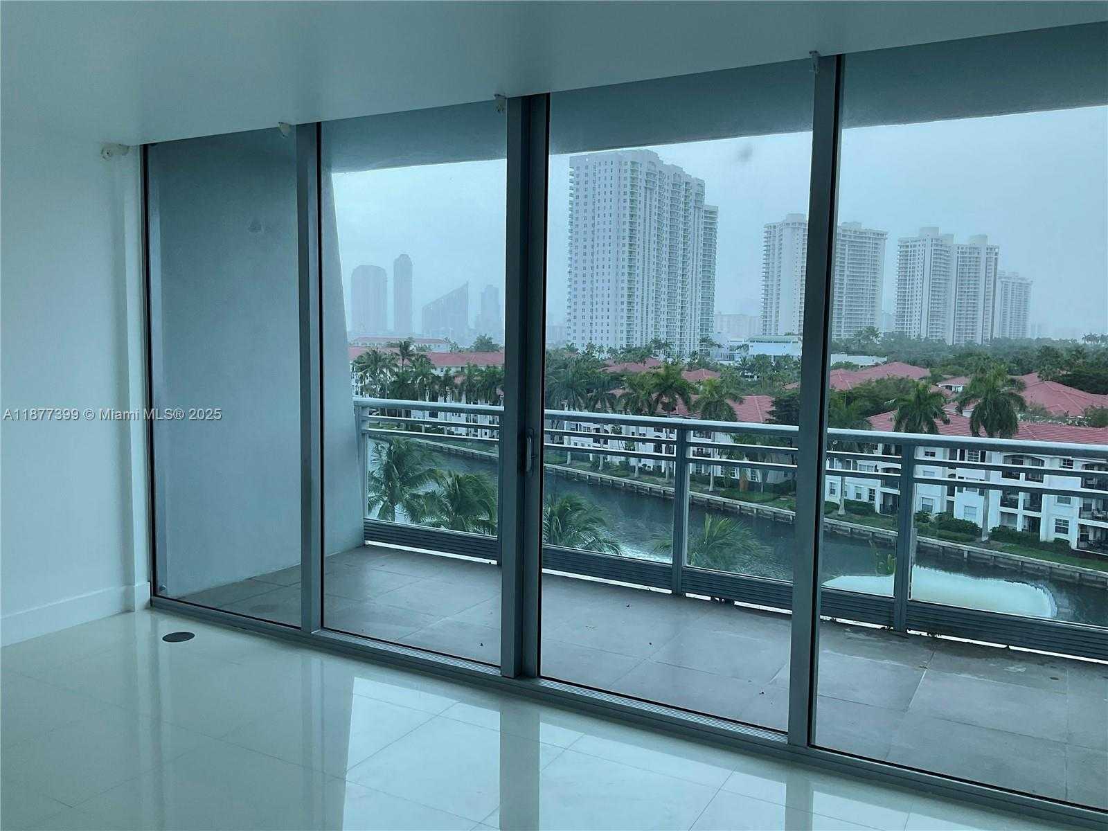 Small Image of Aventura Number 30