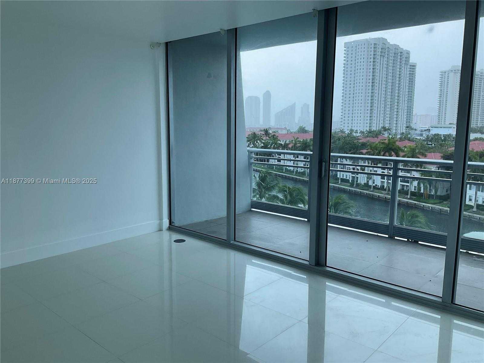 Small Image of Aventura Number 31
