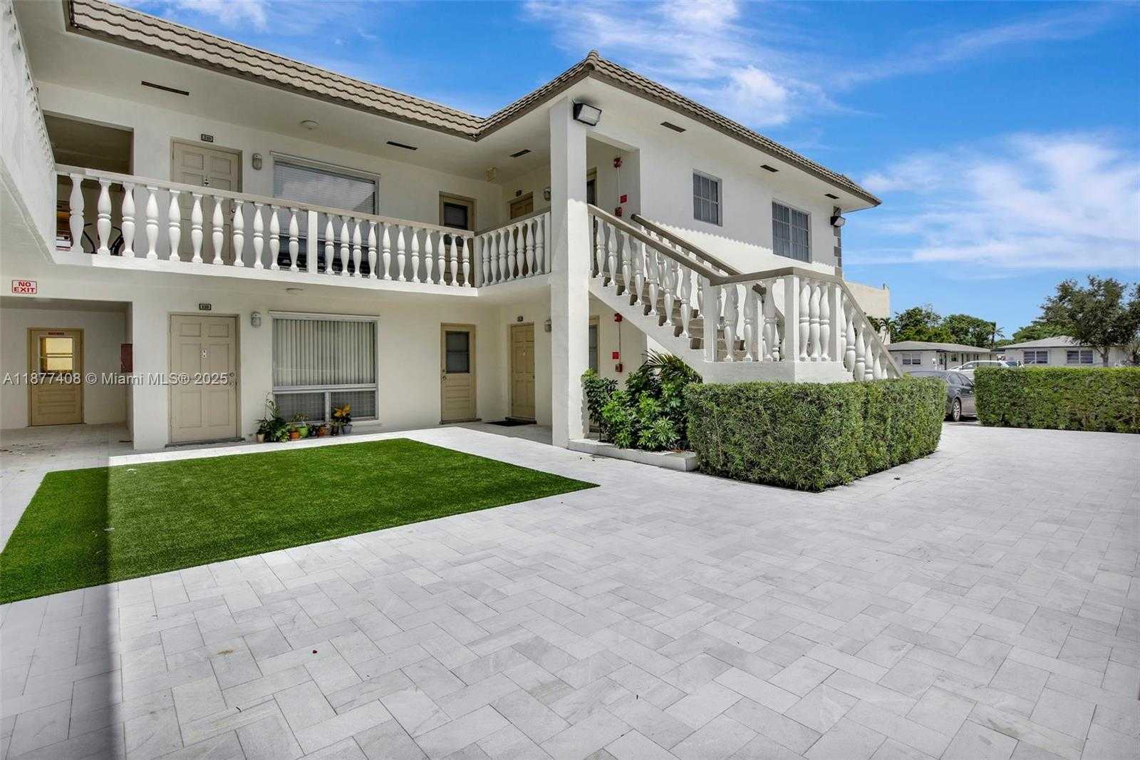 Small Image of 5420 HOLLYWOOD BLVD #202, Hollywood Number 2