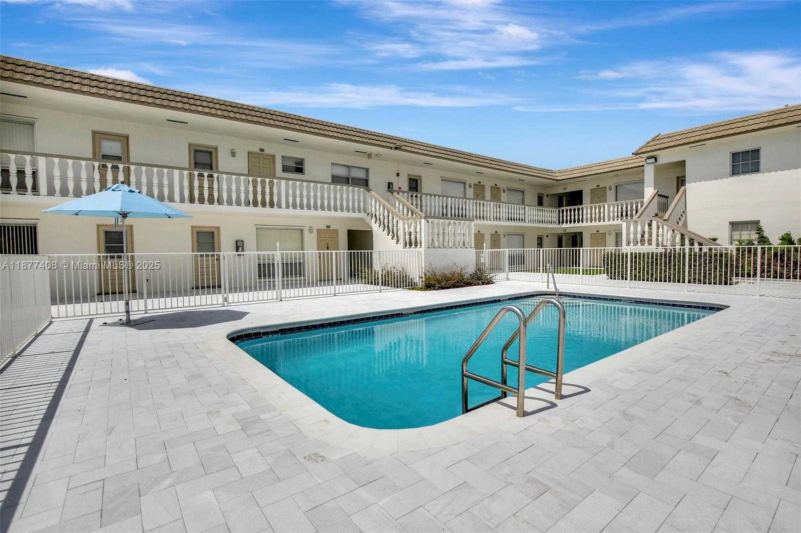 Small Image of 5420 HOLLYWOOD BLVD #202, Hollywood Number 3