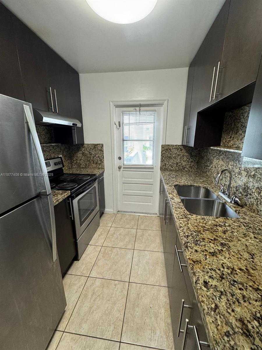 Small Image of 5420 HOLLYWOOD BLVD #202, Hollywood Number 6