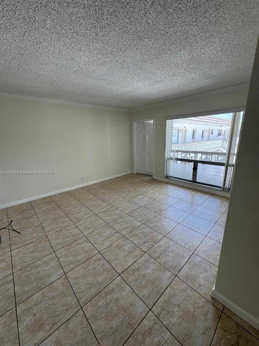 Small Image of 5420 HOLLYWOOD BLVD #202, Hollywood Number 7